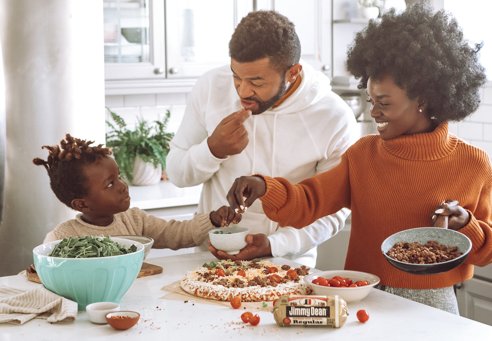 family makes pizza together
