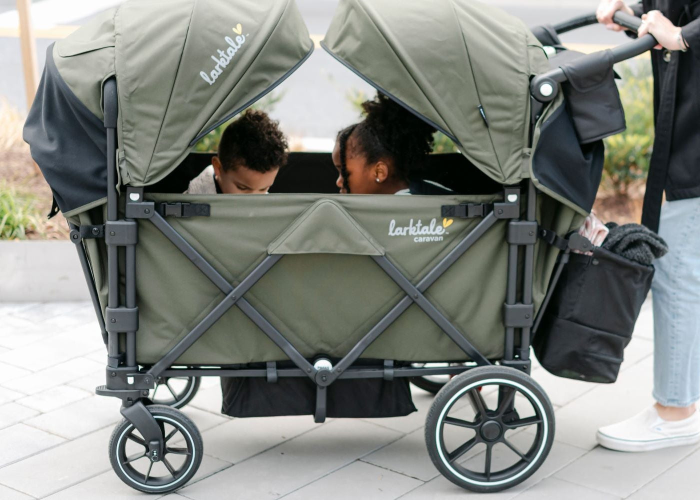 green caravan v3 with sun visors