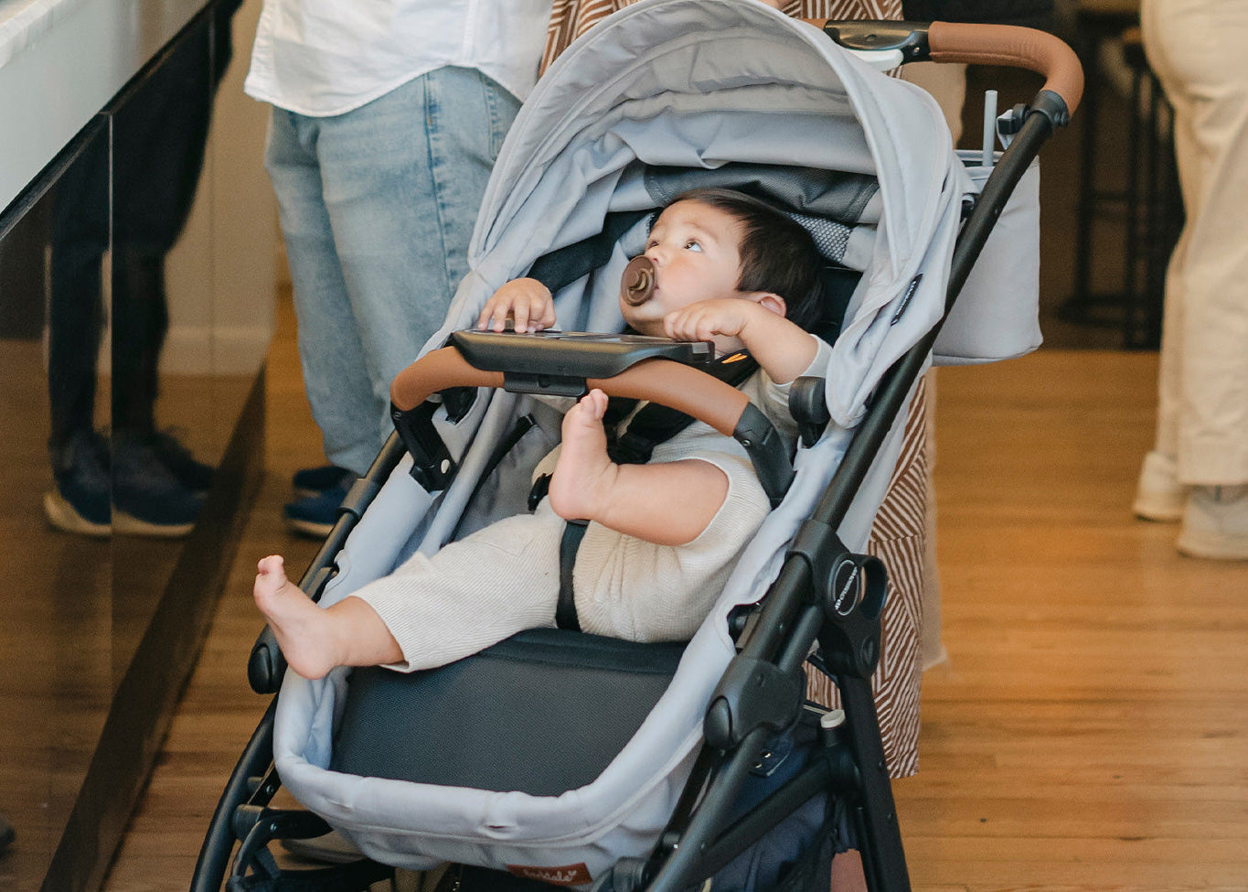 baby in crossover in stroller mode
